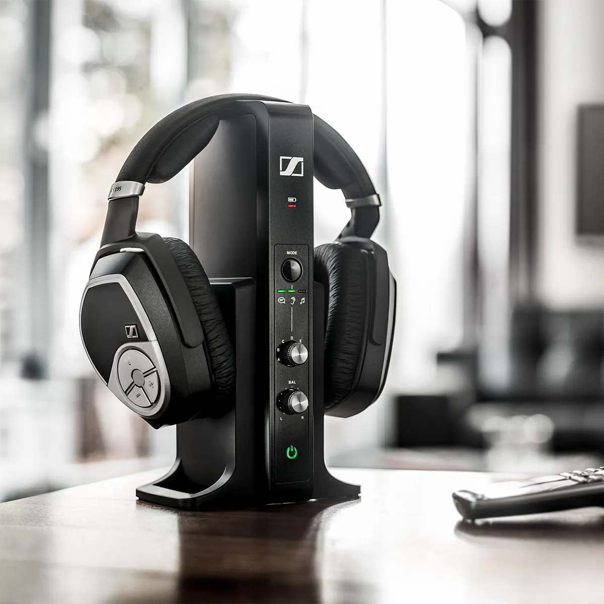 Sennheiser RS195 Over-Ear Closed Headphones (Black)